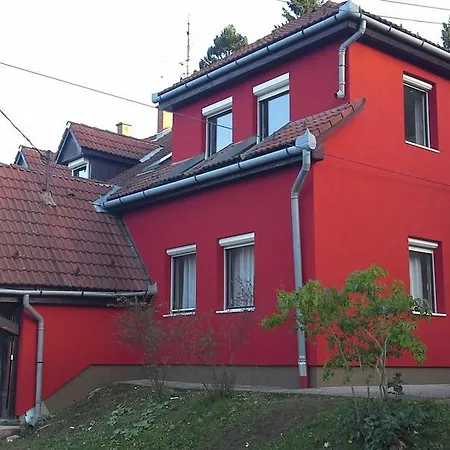 Parrag Panzio Matra 招待所